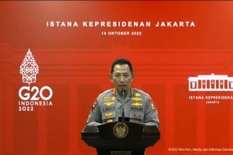 Kapolri Jenderal Pol Listyo Sigit Prabowo saat memberikan keterangan pers di Istana Kepresidenan, Jakarta, Jumat (14/10/2022) | source: tangkapan layar YT/Setpres