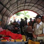 Menko PMK, Muhadjir Effendy saat meninjau tenda pengungsi korban gempa Cianjur, Jawa Barat | dok/photo: Humas Kemenko PMK