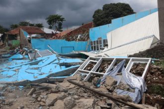 Kondisi bangunan yang runtuh akibat gempa bumi di Cianjur, Jawa Barat, Rabu (23/11/2022) | dok/photo: Komunikasi Kebencanaan BNPB