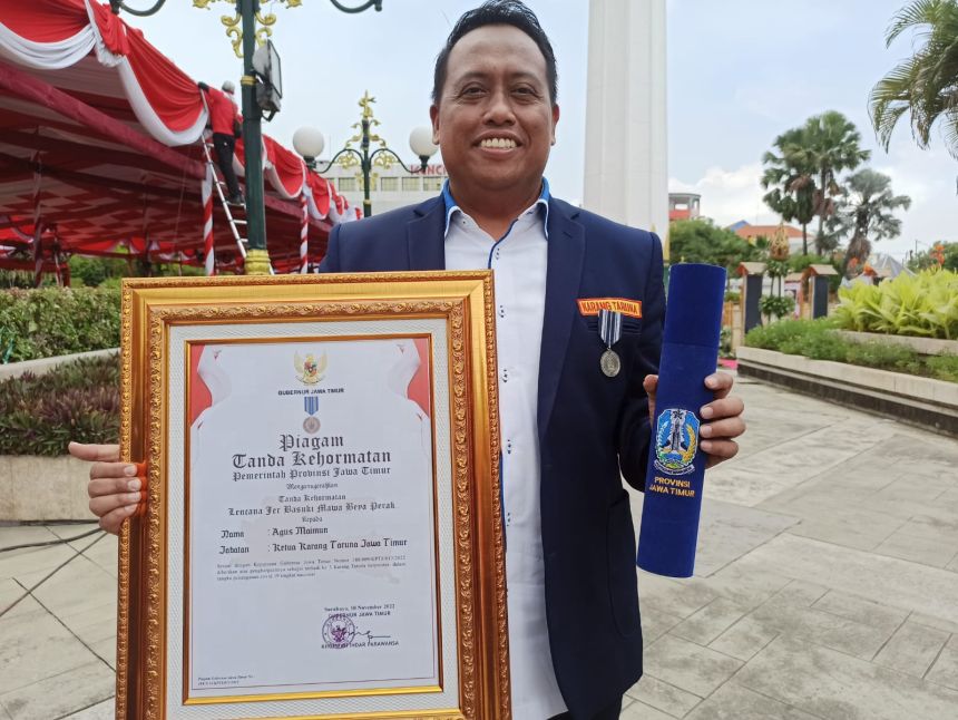 Ketua Karang Taruna Jawa Timur, Agus Maimun usai menerima penghargaan | dok/photo: Ist/S. Hadi/Bicara Indonesia