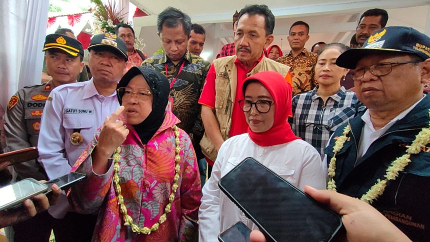 Menteri Sosial Tri Rismaharini saat melakukan kunjungan kerja di Kabupaten Tulungagung, Jawa Timur, Sabtu (14/1/2023) | dok/photo: Dimas AP/Bicara Indonesia