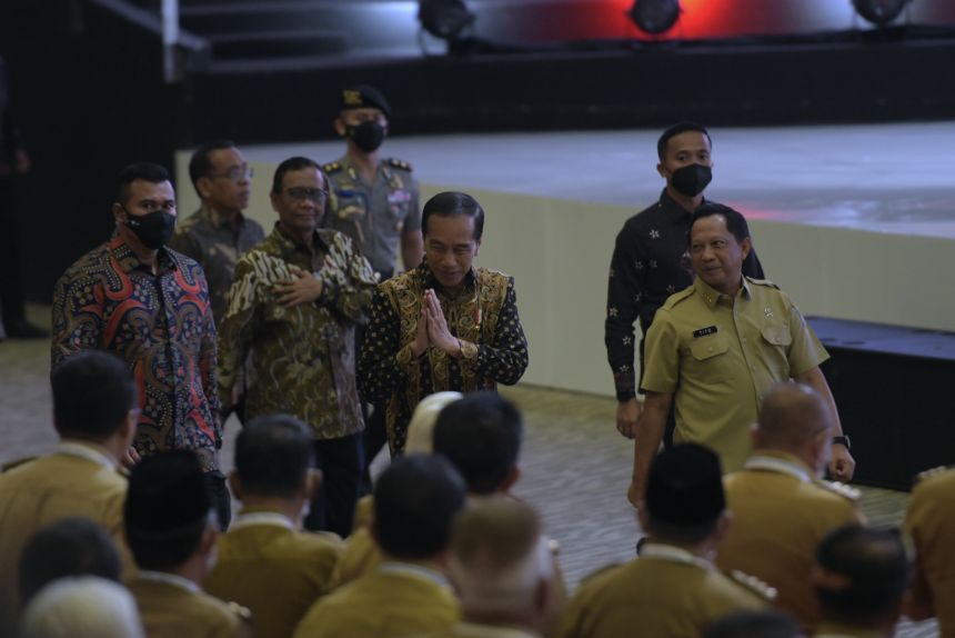 Presiden Jokowi saat tiba di lokasi acara Pembukaan Rakornas Kepala Daerah dan Forkopimda se-Indonesia 2023, di SICC, Sentul, Jawa Barat, Selasa (17/01/2023) | dok/photo: Humas Setkab/Oji