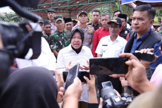 Menteri Sosial Tri Rismaharini saat melakukan kunjungan kerja di Aceh Timur, Provinsi Aceh, Rabu (1/2/2023) | dok/photo: Humas Kemensos RI