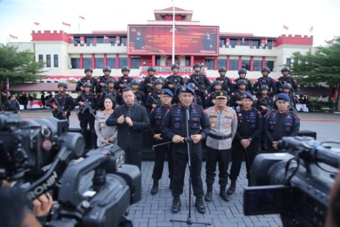 Dankor Brimob Komjen Pol Anang Revandoko saat memimpin apel pembrangkatan di Mako Korps Brimob Polri, Kelapa Dua, Depok, Senin (13/2/2023) | dok/foto: Humas Polri