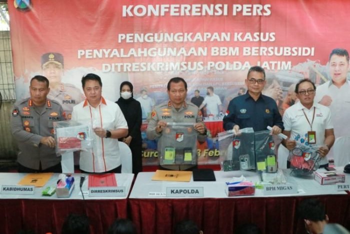 Konferensi pers ungkap kasus penyalahgunaan BBM Bersubsidi | dok/foto: Humas Polda Jatim