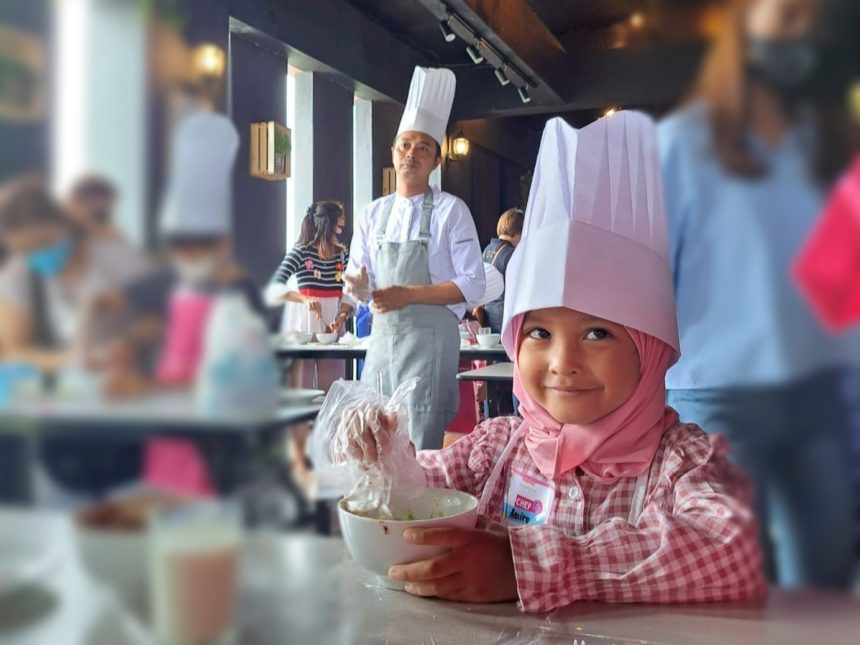 Fathin Amiratul Ummah, peraih juara 3 Kids Cooking Class di Favehotel Rungkut Surabaya, Sabtu (4/2/2023) | dok/photo: Istimewa
