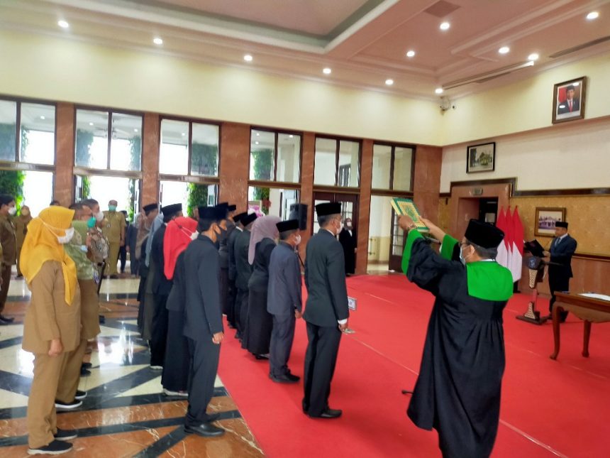 Rotasi dan pelantikan pejabat di lingkungan Pemkot Surabaya, Selasa (7/2/2023) | dok/foto: Bicaraindonesia.id