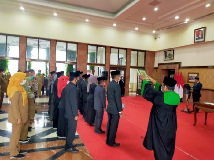 Rotasi dan pelantikan pejabat di lingkungan Pemkot Surabaya, Selasa (7/2/2023) | dok/foto: Bicaraindonesia.id
