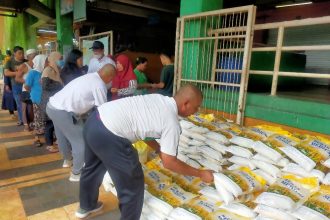 Operasi pasar beras murah di Pasar Wonokromo, Kota Surabaya, Jawa Timur, Senin (13/2/2023) | dok/foto: Bicaraindonesia.id