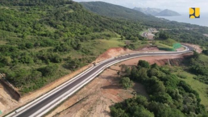 Akses jalan dari Labuan Bajo menuju Tanamori, Manggarai Barat, Nusa Tenggara Timur (NTT) | dok/photo: Kementerian PUPR
