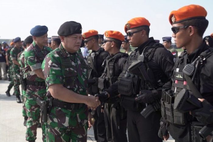 Panglima TNI Laksamana TNI Yudo Margono saat melepas keberangkatan Satgas Evakuasi WNI di Baseops Halim Perdanakusuma, Jakarta, Senin (24/4/2023) | dok/foto: Puspen TNI