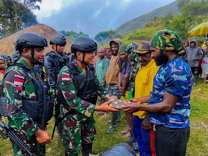 Tradisi perkenalan warga baru di distrik Malagaineri, Lanny Jaya, Papua Pegunungan, Rabu (26/04/23) | Istimewa