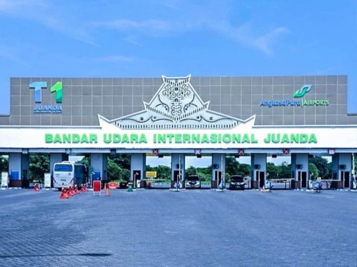 Gerbang pintu masuk Bandar Udara Internasional Juanda | dok/foto: Istimewa