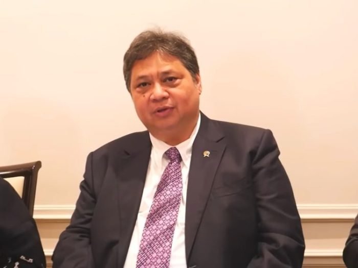 Menteri Koordinator Bidang Perekonomian Airlangga Hartarto, saat memberikan keterangan pers di Hannover, Jerman, Senin (17/04/2023) | dok/foto: Kemenko Perekonomian