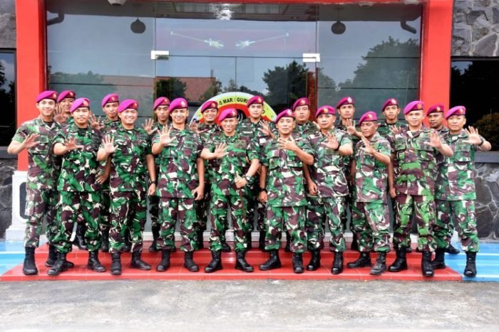 Foto bersama usai acara serah terima jabatan Komandan Kompi Harimau | dok/foto: Dispen Kormar