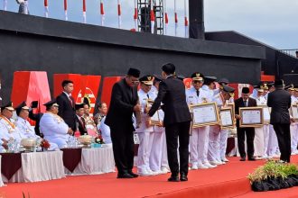 Acara penyerahan penghargaan Penyelenggaraan Pemerintahan Daerah di Makassar, Sulawesi Selatan, Sabtu (29/4/2023) | dok/foto: Diskominfo Surabaya