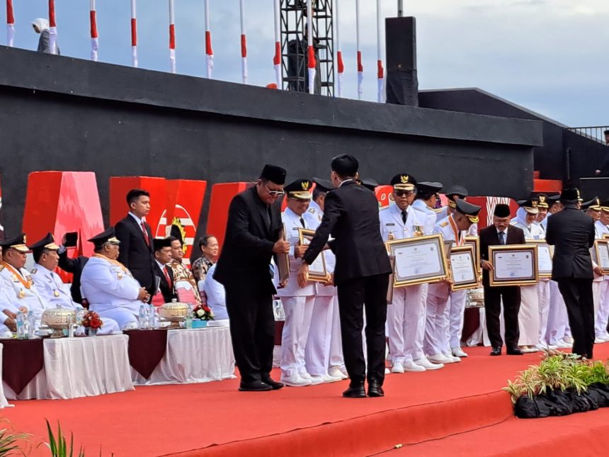 Acara penyerahan penghargaan Penyelenggaraan Pemerintahan Daerah di Makassar, Sulawesi Selatan, Sabtu (29/4/2023) | dok/foto: Diskominfo Surabaya
