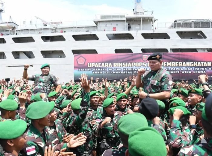 Upacara pelepasan keberangkatan Satgas Pengamanan Perbatasan RI-PNG, Jumat (31/3/2023) | dok/foto: Puspen TNI