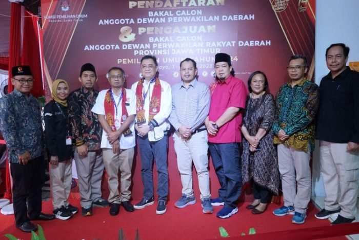 Partai Kebangkitan Nusantara (PKN) saat mendaftarkan Bacalegnya ke KPU Jatim | dok/foto: Istimewa