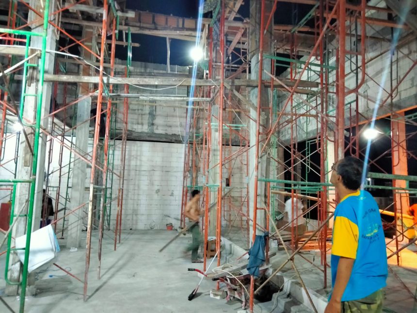Progres pembangunan Masjid Al-Mubarok di Jalan Medayu Utara Gang VIII E No 43-45 Surabaya | dok/foto: Istimewa