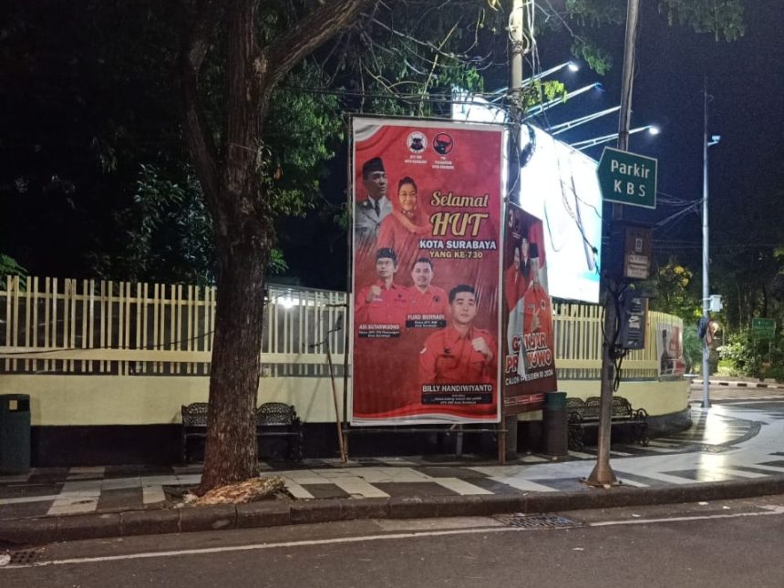 Salah satu baliho Billy Handiwiyanto yang terpasang di Jalan Darmo, Kecamatan Wonokromo, Surabaya, Minggu (14/5/2023) | dok/foto: Istimewa