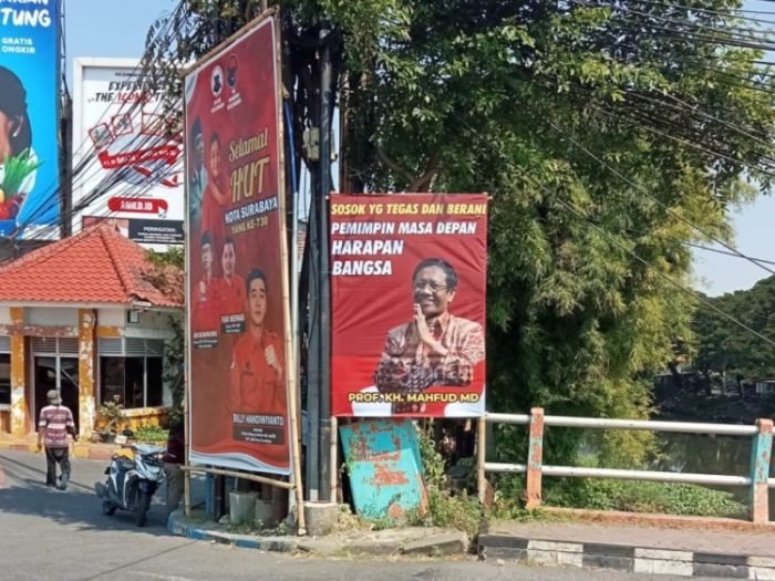 Baliho gambar Mahfud MD di Jalan Tegal Mulyorejo Baru, Mulyorejo, Surabaya, Kamis (28/5/2023) dok/foto: Ist