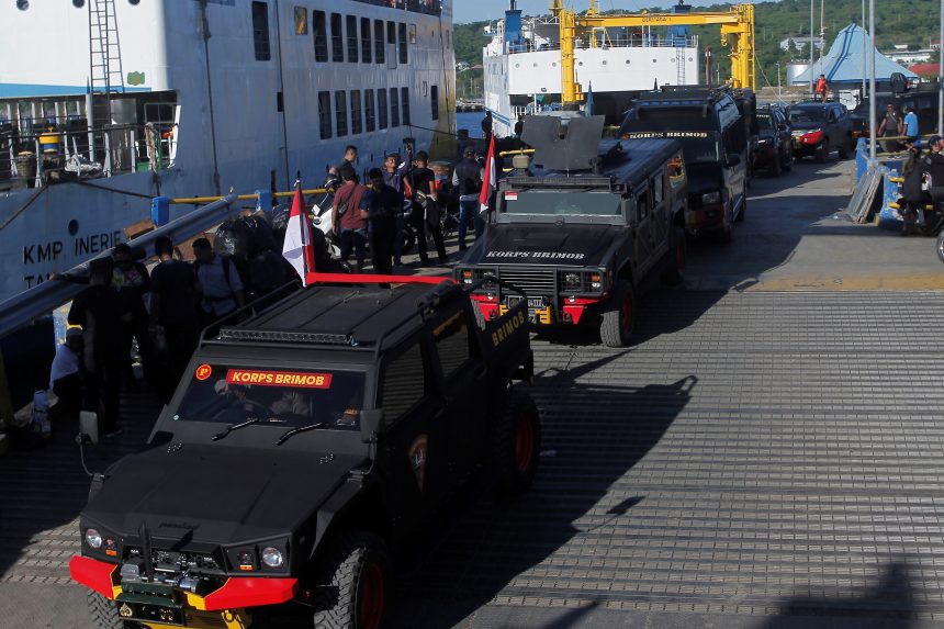 Sejumlah kendaraan taktis turut diberangkatkan menuju Labuan Bajo, untuk mengamankan KTT ke-42 ASEAN 2023 | dok/foto: ANTARA/Infopublik