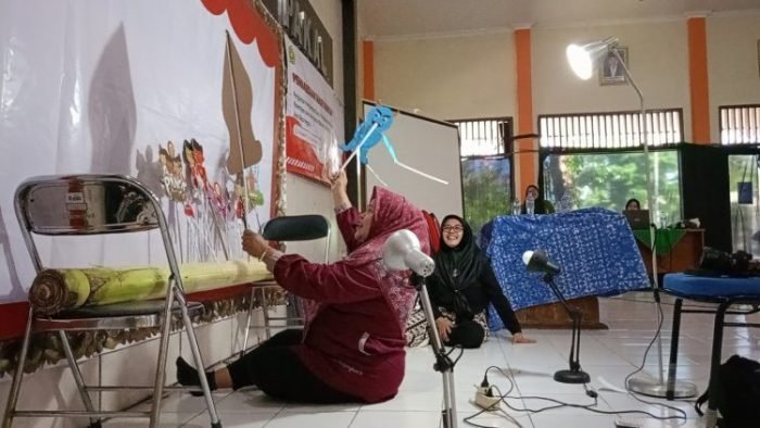Penguatan kompetensi tenaga pendidik melalui budaya wayang | dok/foto: Tim UPN Veteran Jatim