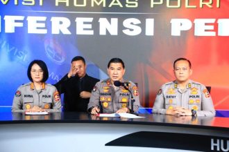 Karo Penmas Divisi Humas Polri, Brigjen Ahmad Ramadhan (tengah) saat menggelar konferensi pers di Jakarta, Senin (12/6/2023) | dok/foto: Humas Polri