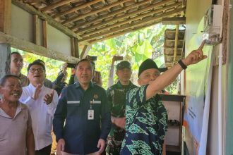 Penyambungan listrik gratis di Majalengka, Jawa Barat | dok/foto: Humas PLN