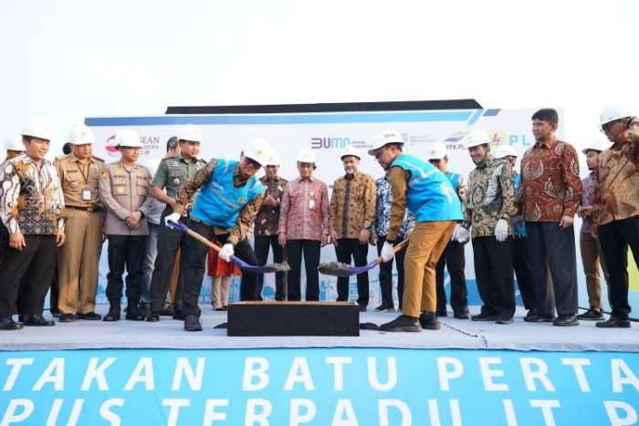 Peletakan batu pertama kampus terpadu Institut Teknologi PLN (IT PLN) di Sawangan, Kota Depok, Senin (26/6/2023) | Kredit Foto: Humas PLN