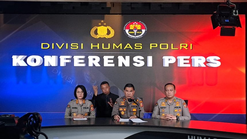 Karo Penmas Divisi Humas Polri Brigjen Ahmad Ramadhan (tengah) | dok/foto: Humas Polri