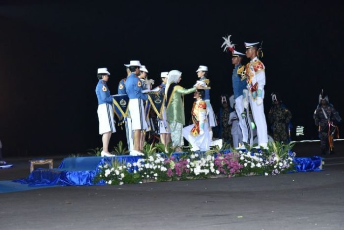 Serah terima jabatan Tambur Mayor Genderang Suling Gita Jala Taruna AAL di Lapangan Arafuru, Bumimoro, Surabaya, Selasa (11/7/2023) | Kredit foto: Bagpen AAL