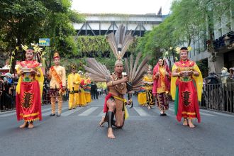 Surabaya Cross Culture International Folk Art Festival (SCCIFAF) 2023 di Jalan Tunjungan Surabaya, Minggu (16/7/2023) | Kredit Foto: Pemkot Surabaya