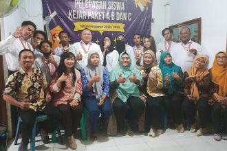 Acara pelepasan siswa/siswi PKBM Varian Center Surabaya tahun ajaran 2022/2023 pada Senin (3/7/2023) malam | dok/foto: Istimewa