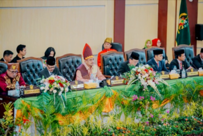 Wali Kota Medan Bobby Nasution (tiga dari kiri) dalam Rapat Paripurna memperingati HUT Kota Medan tahun 2023 di Gedung DPRD Medan, Senin (3/7/2023) | dok/foto: Pemko Medan