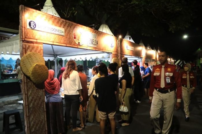 Festival Peneleh 2023 yang berlangsung di Kota Surabaya, Jawa Timur, Sabtu (8/7/2023) malam | Kredit foto: Diskominfo Surabaya