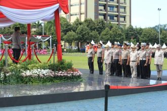 Upacara kenaikan pangkat di lapangan Mapolda Jatim, Sabtu (1/7/2023) | dok/foto: Humas Polda Jatim