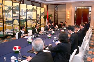 Presiden Joko Widodo saat menyaksikan penandatanganan sejumlah dokumen kerja sama yang berlangsung di Chengdu, RRT, Jumat, 28 Juli 2023 | Kredit Foto: BPMI Setpres