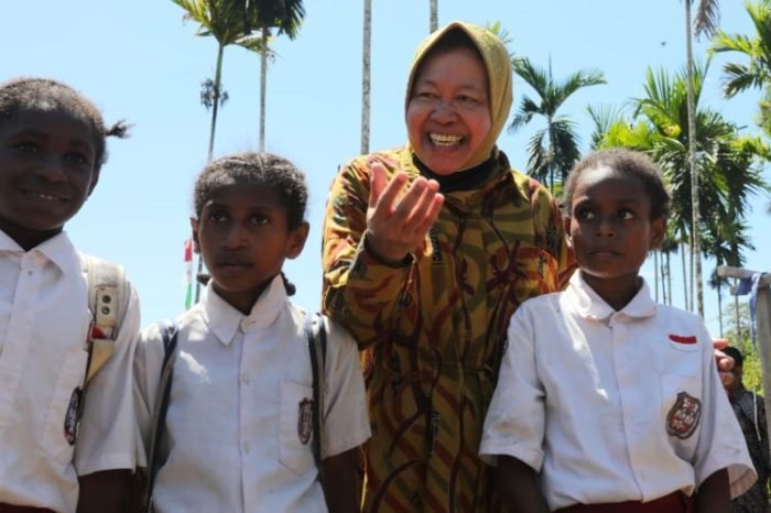 Menteri Sosial RI Tri Rismaharini saat melakukan kunjungan kerja di Kota Jayapura, Papua, Rabu, 31 Mei 2023 | Kredit Foto: Humas Kemensos