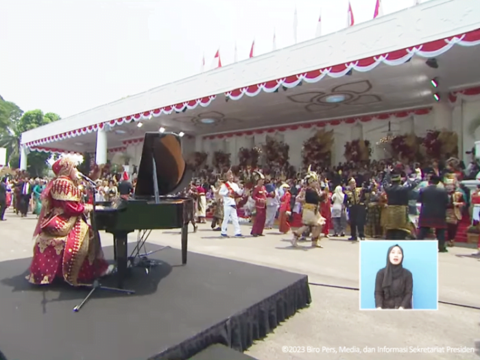 Penampilan spesial dari penyanyi Putri Ariani pada peringatan HUT ke-78 RI di halaman Istana Merdeka, Jakarta, Kamis, 17 Agustus 2023 | SC: YT/Setpres