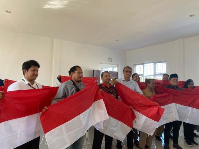 Tasyakuran dan pembagian bendera merah putih di Rumah Bhinneka Surabaya, Rabu, 16 Agustus 2023 | Kredit Foto: Pemkot Surabaya