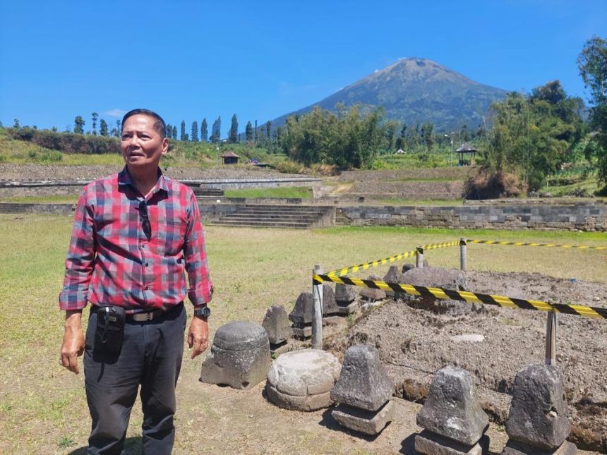 Tim arkeolog Kemendikbudristek RI saat mengunjungi Liyangan pada Selasa, 1 Agustus 2023 | Kredit Foto: Diskominfo Jateng