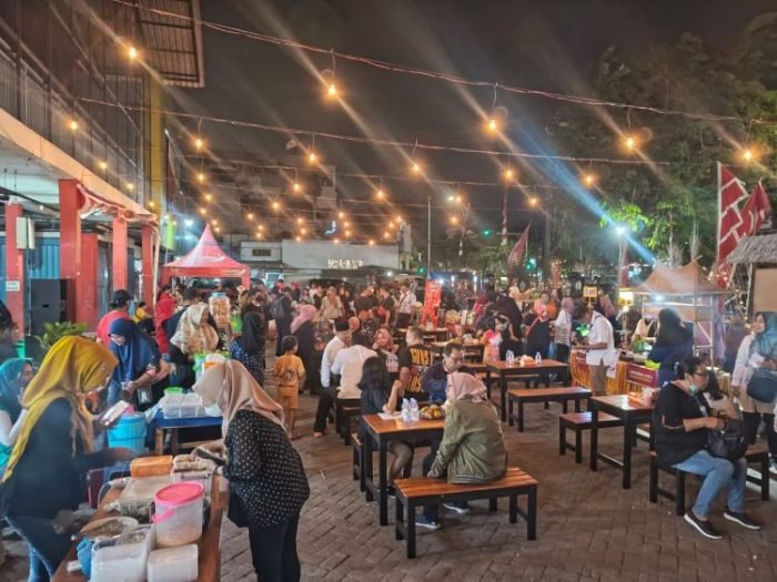 Bazar Senja Surya di halaman Pasar Kembang Surabaya, Senin, 7 Agustus 2023 | Istimewa