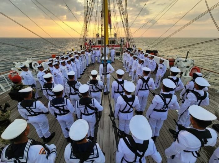 Upacara peringatan HUT ke-78 RI di atas geladak utama KRI Bima Suci | Kredit Foto: Dispen Koarmada II