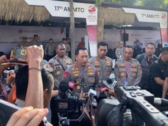 Kapolri Jenderal Pol Listyo Sigit Prabowo usai meninjau kesiapan AMMTC di Labuan Bajo, Sabtu, 19 Agustus 2023 | Kredit Foto: Polri