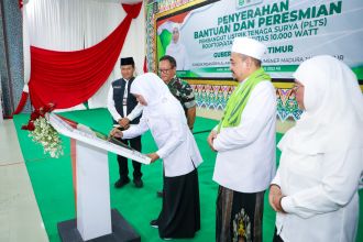 Acara peresmian PLTS Atap di Ponpes Al-Amien Prenduan, Kabupaten Sumenep Rabu, 23 Agustus 2023 | Kredit Foto: Biro Adpim Pemprov Jatim