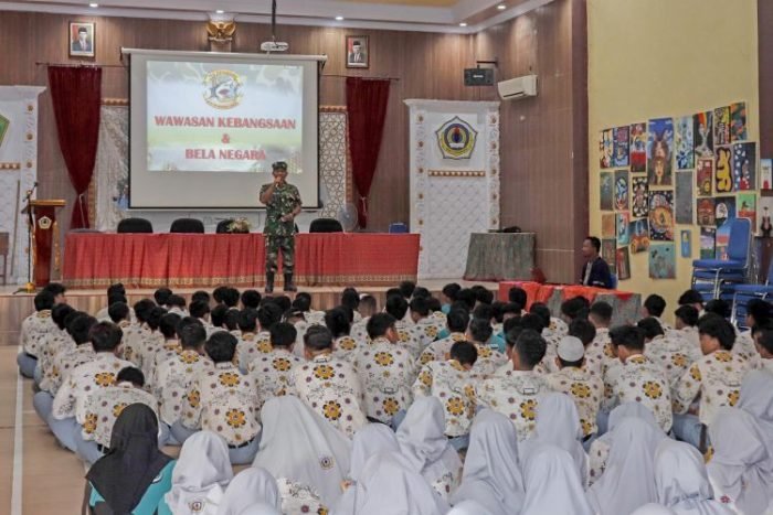 Pembekalan bela negara dan wawasan kebangsaan kepada pelajar MAN 1 Pasuruan, Jumat, 11 Agustus 2023 | Kredit Foto: Dispen Kormar