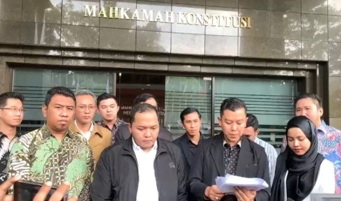 Aliansi '98 Pengacara saat mendatangi Gedung Mahkamah Konstitusi (MK), Jumat, 18 Agustus 2023 | Istimewa