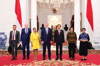 Presiden Jokowi saat menerima delegasi dari Organisasi Kerja Sama dan Pembangunan Ekonomi (OECD) di Istana Merdeka, Jakarta, Kamis, 10 Agustus 2023 | Kredit Foto: BPMI Setpres